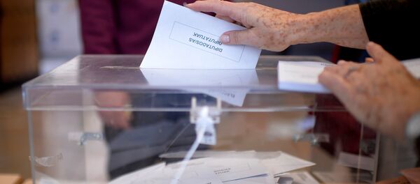 A vote is cast at a polling station in Spain's general election in Bilbao - Sputnik Mundo