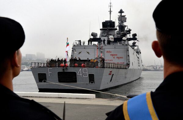 Buques de la Armada India llegan al puerto ruso de Vladivostok - Sputnik Mundo