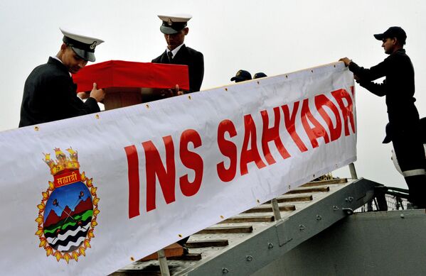 Buques de la Armada India llegan al puerto ruso de Vladivostok - Sputnik Mundo