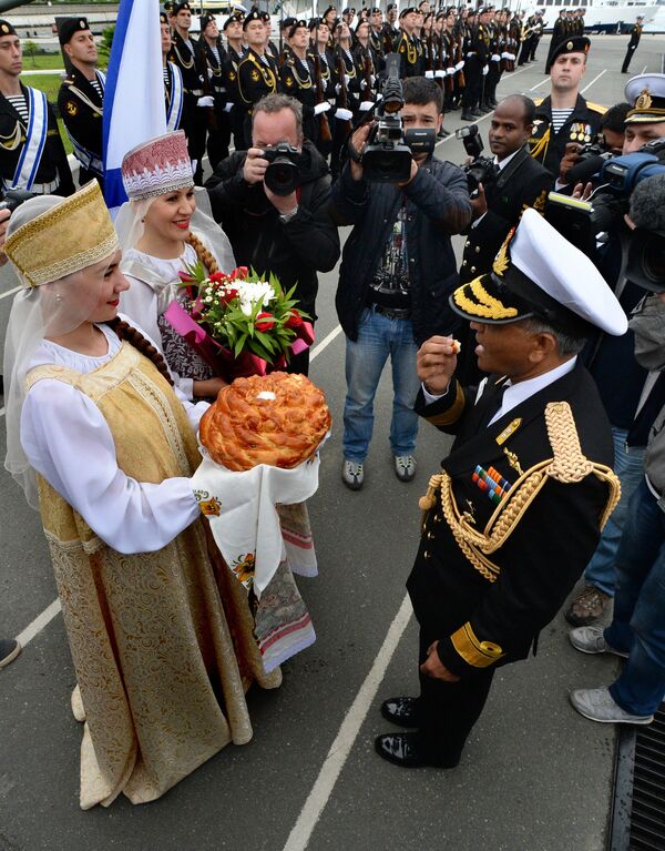 Buques de la Armada India llegan al puerto ruso de Vladivostok - Sputnik Mundo