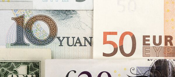 Billetes de euro y yuanes - Sputnik Mundo