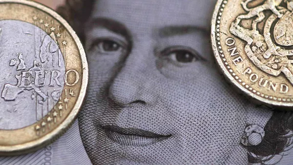 Libras esterlinas y euros - Sputnik Mundo