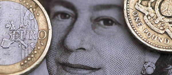 Libras esterlinas y euros - Sputnik Mundo