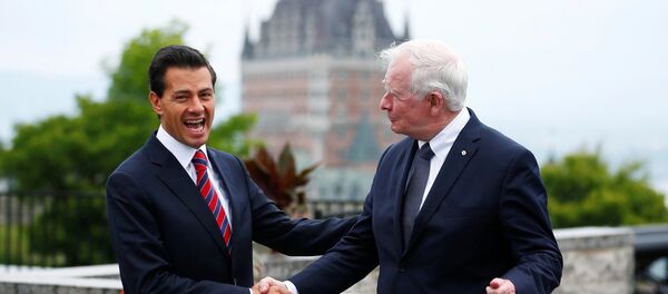 Presidente de México, Enrique Peña Nieto  y gobernador general de Canadá, David Johnston - Sputnik Mundo