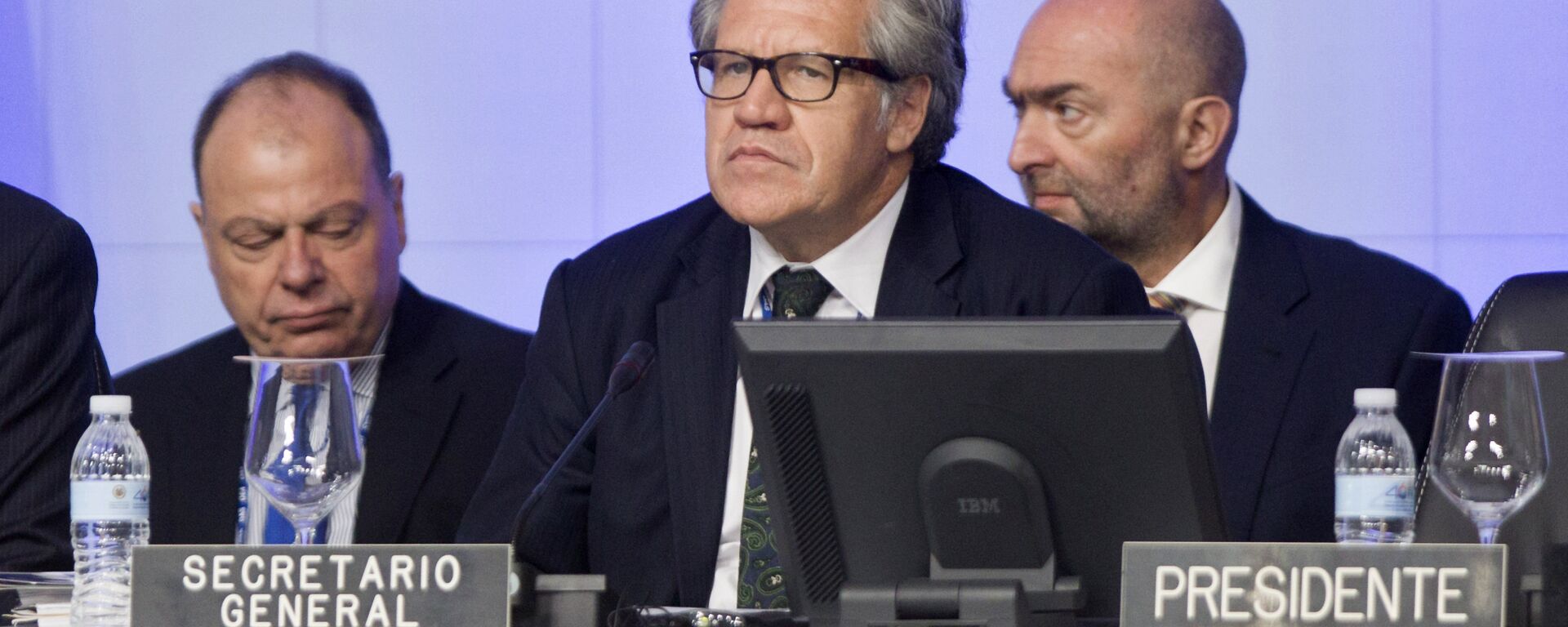 Luis Almagro, secretario general de la OEA (centro) - Sputnik Mundo, 1920, 06.04.2023