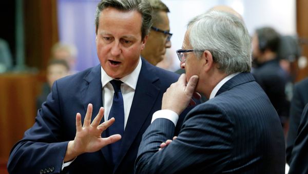 Primer ministro británico, David Cameron y presidente de la Comisión Europea, Jean-Claude Juncker Primer ministro británico, David Cameron y presidente de la Comisión Europea, Jean-Claude Juncker - Sputnik Mundo
