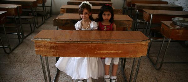 Un refugio antiaéreo como aula de estudios: las escuelas de la Siria de hoy - Sputnik Mundo