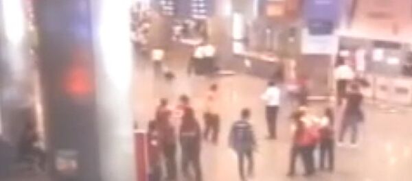 Cámaras de seguridad captan el momento de la explosión en el aeropuerto Ataturk - Sputnik Mundo