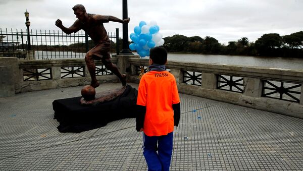 La estatua de Lionel Messi en Buenos Aires La estatua de Lionel Messi en Buenos Aires - Sputnik Mundo