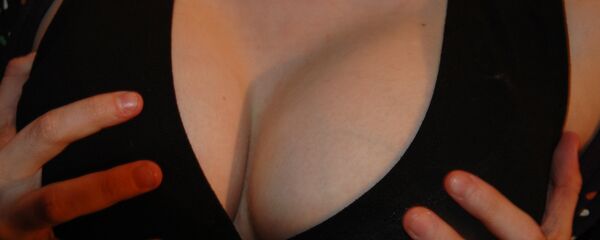 Senos de una mujer Senos de una mujer - Sputnik Mundo