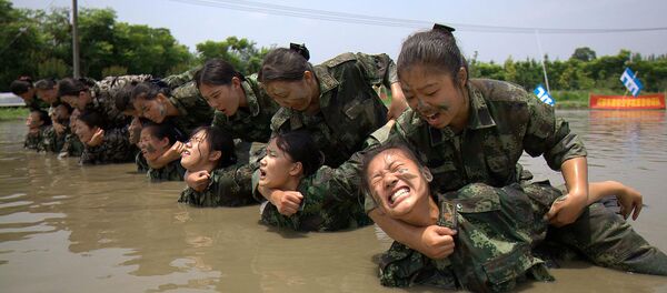 El duro entrenamiento de las azafatas chinas El duro entrenamiento de las azafatas chinas - Sputnik Mundo