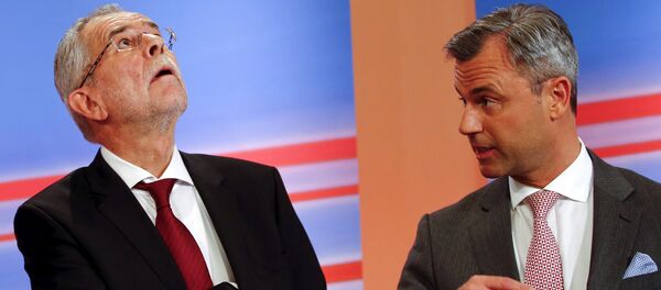Alexander Van der Bellen y Norbert Hofer durante la campaña electoral en Austria Alexander Van der Bellen y Norbert Hofer durante la campaña electoral en Austria - Sputnik Mundo