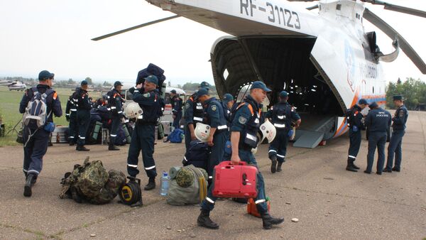 Equipos de socorro se dirigen al lugar del accidente del Il-76 ruso - Sputnik Mundo