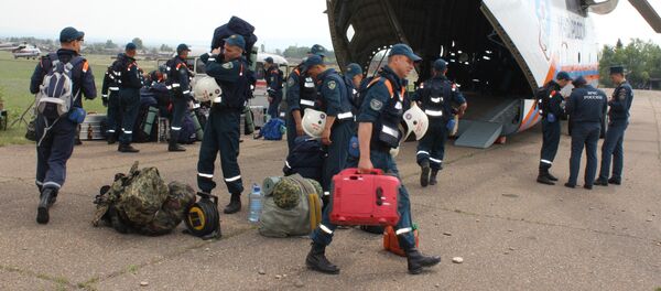 Equipos de socorro se dirigen al lugar del accidente del Il-76 ruso - Sputnik Mundo