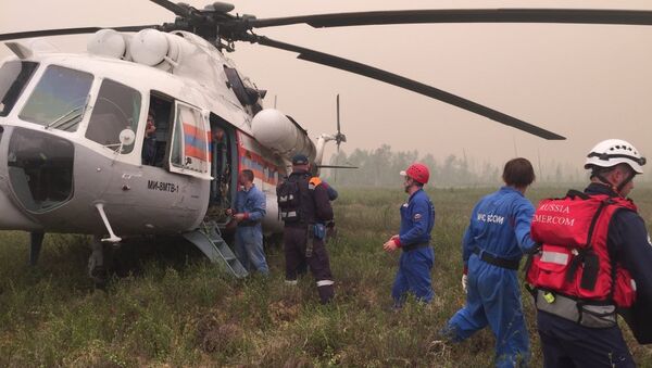 Equipos de socorro en el lugar del accidente de Il-76 - Sputnik Mundo