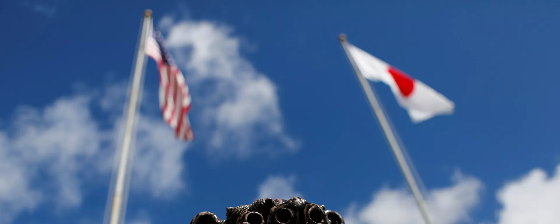 Banderas de EEUU y Japón en Okinawa - Sputnik Mundo, 1920, 16.03.2021