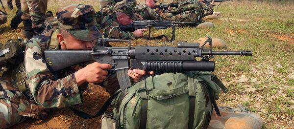 Militares estadounidenses con M16A2 - Sputnik Mundo