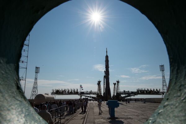 Preparativos para el lanzamiento del cohete portador ruso Soyuz-FG - Sputnik Mundo