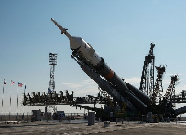 Preparativos para el lanzamiento del cohete portador ruso Soyuz-FG - Sputnik Mundo