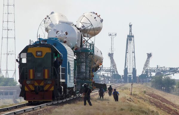 Preparativos para el lanzamiento del cohete portador ruso Soyuz-FG - Sputnik Mundo