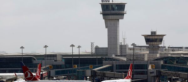 El aeropuerto internacional de Ataturk en Estambul El aeropuerto internacional de Ataturk en Estambul - Sputnik Mundo