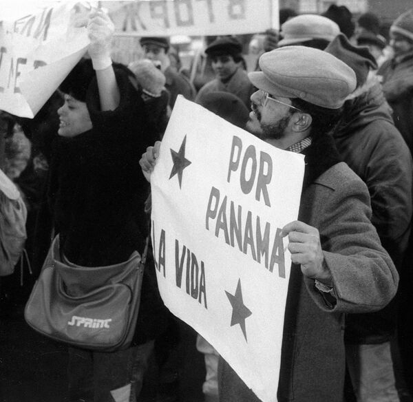 Estudiantes de América Latina protestan en Moscú contra la invación de EEUU en Panamá Estudiantes de América Latina protestan en Moscú contra la invación de EEUU en Panamá - Sputnik Mundo