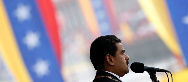 Nicolás Maduro en un desfile cívico militar en Caracas para conmemorar los 205 años de la declaración de independencia - Sputnik Mundo