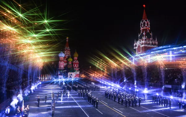 Ceremonia de clausura del Festival Internacional de Música Militar Spasskaya Bashnya Ceremonia de clausura del Festival Internacional de Música Militar Spasskaya Bashnya - Sputnik Mundo