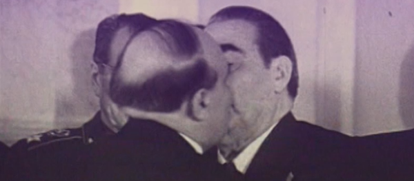Los besos de Brézhnev, una tradición que ha pasado a la historia - Sputnik Mundo