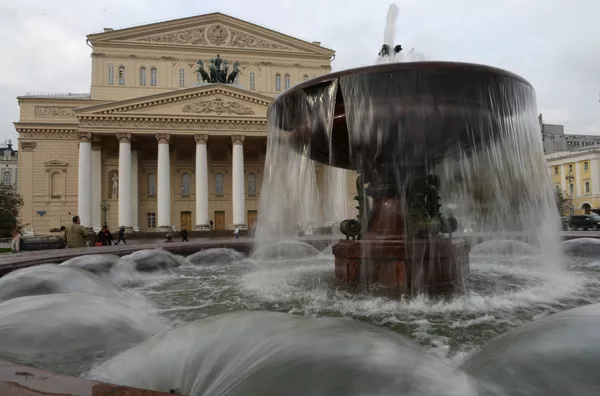 La fuente enfrente del Teatro Bolshói La fuente enfrente del Teatro Bolshói - Sputnik Mundo