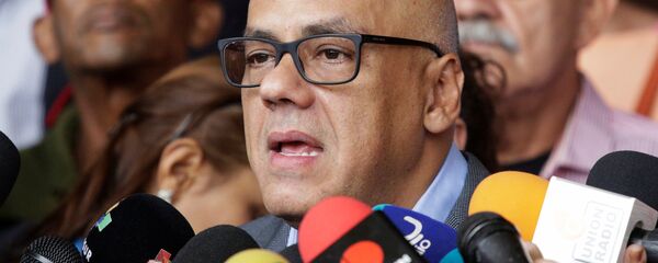 Jorge Rodriguez, mayor of Caracas talks to the media after challenging the opposition's referendum proposal against Venezuela's President Maduro in Caracas Jorge Rodriguez, mayor of Caracas talks to the media after challenging the opposition's referendum proposal against Venezuela's President Maduro in Caracas - Sputnik Mundo