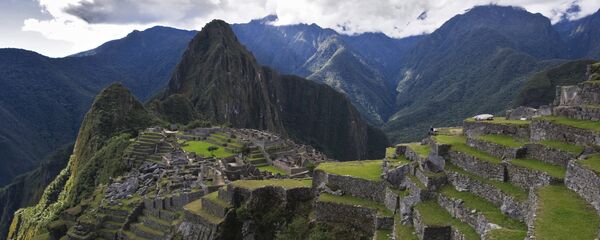 Vista de la montaña Huayna Picchu y las ruinas de la antigua ciudad de Machu Picchu. - Sputnik Mundo