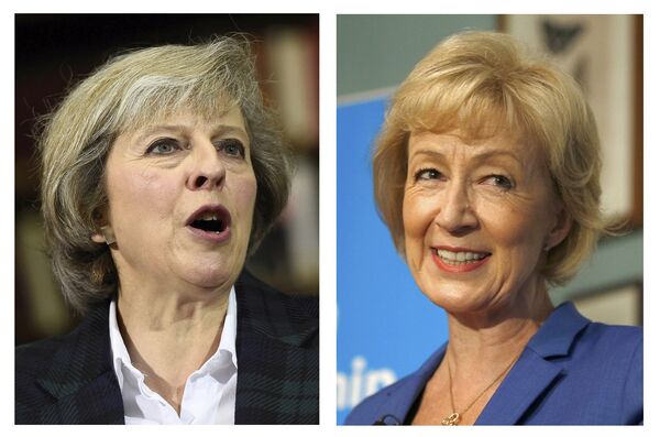 La ministra Theresa May y la secretaria de Estado Andrea Leadsom La ministra Theresa May y la secretaria de Estado Andrea Leadsom - Sputnik Mundo