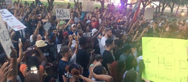 Protesta en Dallas provocada por dos homicidios controvertidos de los afroamericanos por la policía - Sputnik Mundo