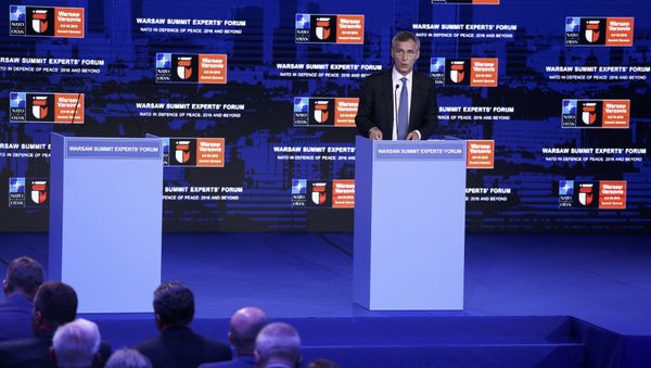 Jens Stoltenberg, el secretario general de la OTAN, duurante la cumbre de la Alianza en Varsovia, Polonia Jens Stoltenberg, el secretario general de la OTAN, duurante la cumbre de la Alianza en Varsovia, Polonia - Sputnik Mundo