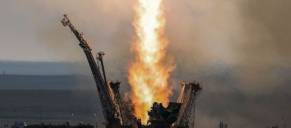 Пуск ракеты-носителя Союз-ФГ с транспортным пилотируемым кораблем Союз МС с космодрома Байконур - Sputnik Mundo