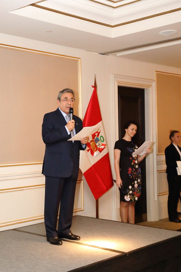 El embajador de Perú en Moscú, Carlos Velasco Mendiola, inaugura el Festival Gastronómico - Sputnik Mundo