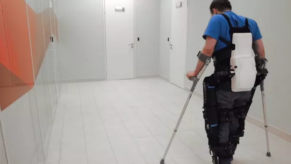 ExoAtlet, el exoesqueleto médico ruso - Sputnik Mundo