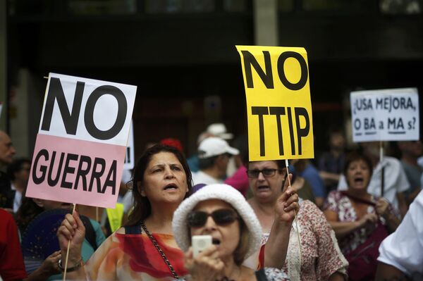 Los españoles protestan contra la llegada de Barack Obama a España Los españoles protestan contra la llegada de Barack Obama a España - Sputnik Mundo