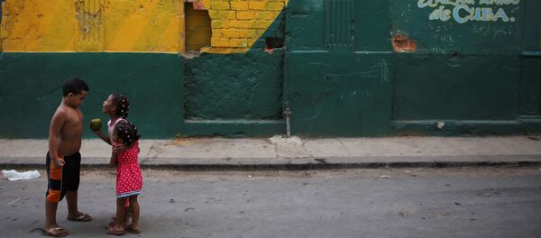 Los niños jugando en las calles de la Habana - Sputnik Mundo