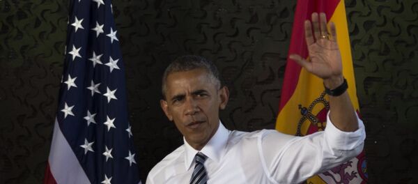 US president Barack Obama waves as he arrives at the Naval Station Rota, in Rota, southwestern Spain. - Sputnik Mundo