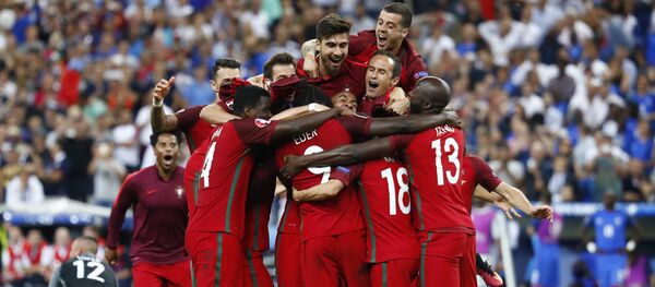 Selección de fútbol de Portugal celebra su victoria en la Eurocopa 2016 Selección de fútbol de Portugal celebra su victoria en la Eurocopa 2016 - Sputnik Mundo