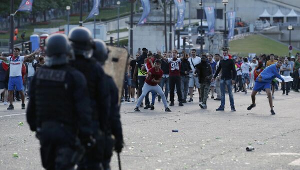 Disturbios en París Disturbios en París - Sputnik Mundo