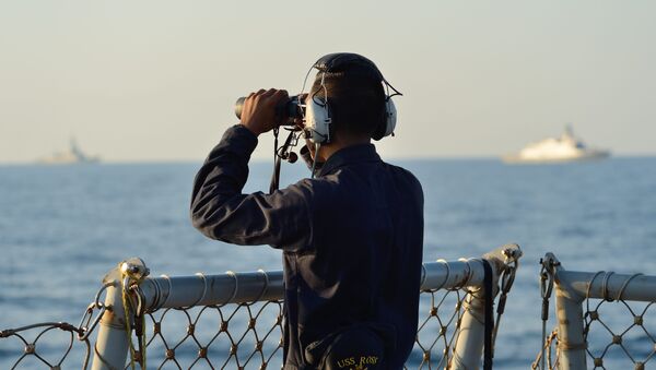 Un militar estadounidense durante las maniobras Sea Breeze en el mar Negro (archivo) - Sputnik Mundo