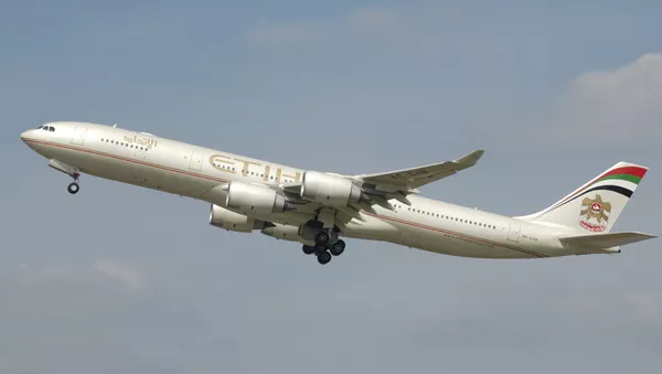 Etihad Airways Airbus A340-500 taking off from Heathrow Airport - Sputnik Mundo