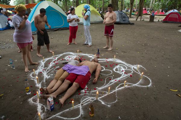 Los seguidores del culto le piden a María Lionza que solucione sus problemas y ayude a sus prójimos - Sputnik Mundo