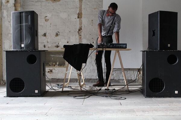 Ismael Ogando (Performance) Ismael Ogando (Performance) - Sputnik Mundo