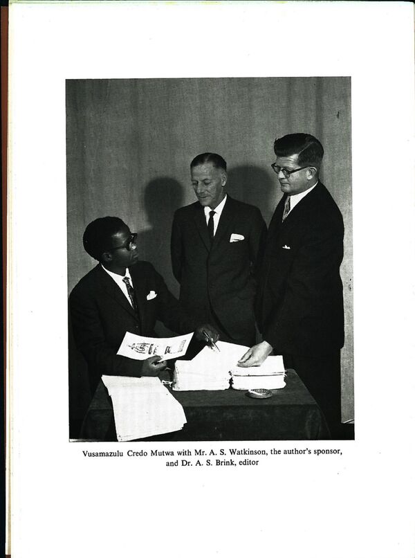 Credo Mutwa, inspiración para la obra de Ismael Ogando Credo Mutwa, inspiración para la obra de Ismael Ogando - Sputnik Mundo