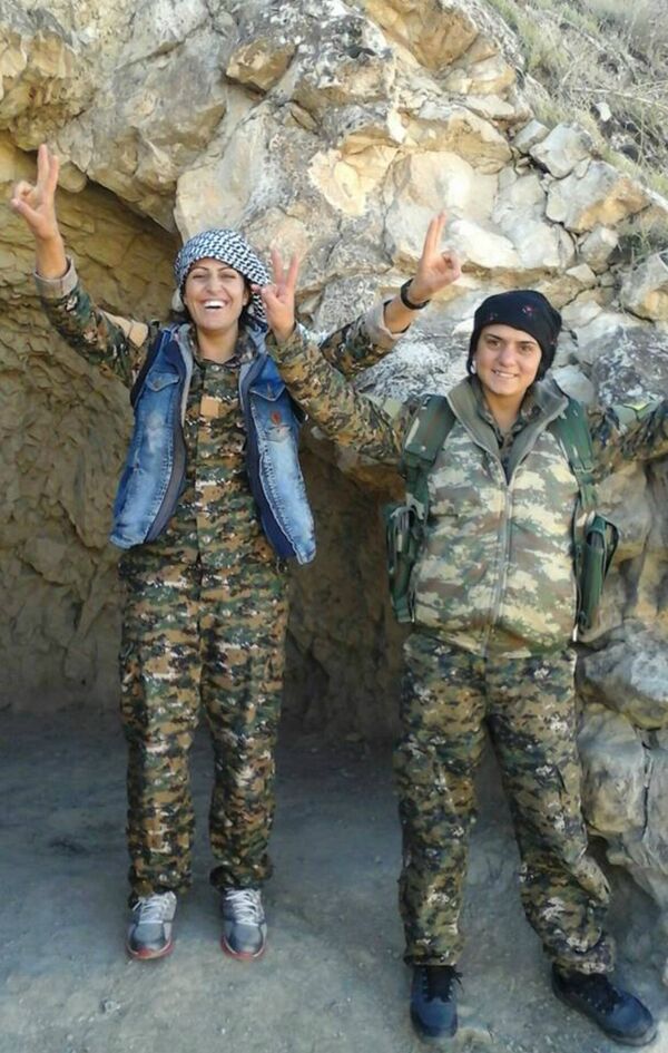 Miembros de la brigada de mujeres yazidíes que luchan contra Daesh en Irak - Sputnik Mundo