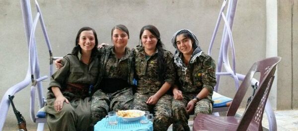 Miembros de la brigada de mujeres yazidíes que luchan contra Daesh en Irak Miembros de la brigada de mujeres yazidíes que luchan contra Daesh en Irak - Sputnik Mundo